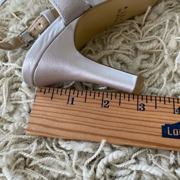 NWT Alex Marie Crystal Embellished Evening Sandals Silver Satin, size 6M - Picture 5 of 15